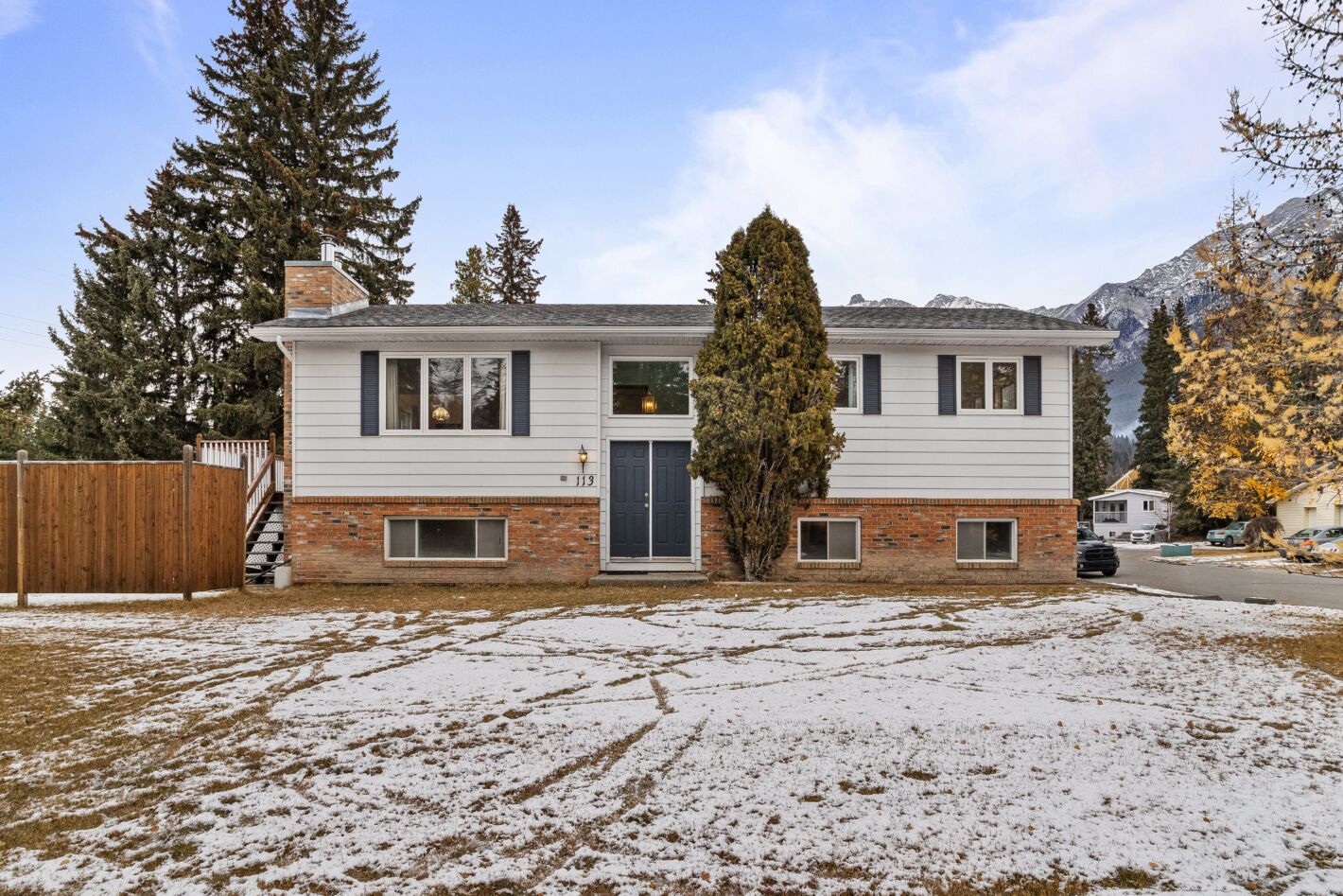 01 113 Larch Place Exterior Front